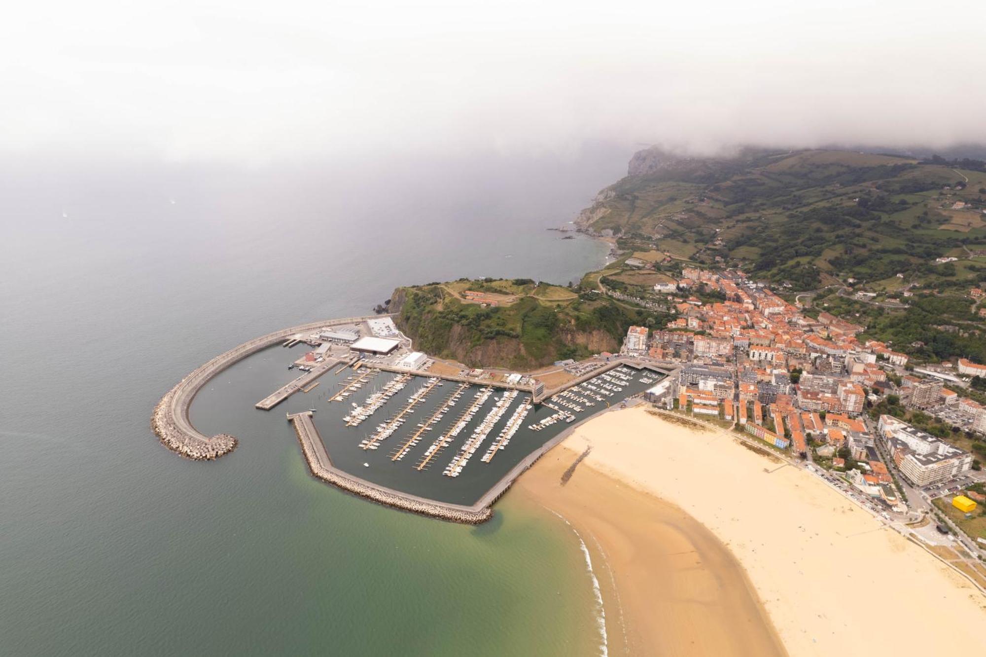 Alojamiento - Bungalows En El Centro De Laredo A 200 M De La Playa Exterior photo